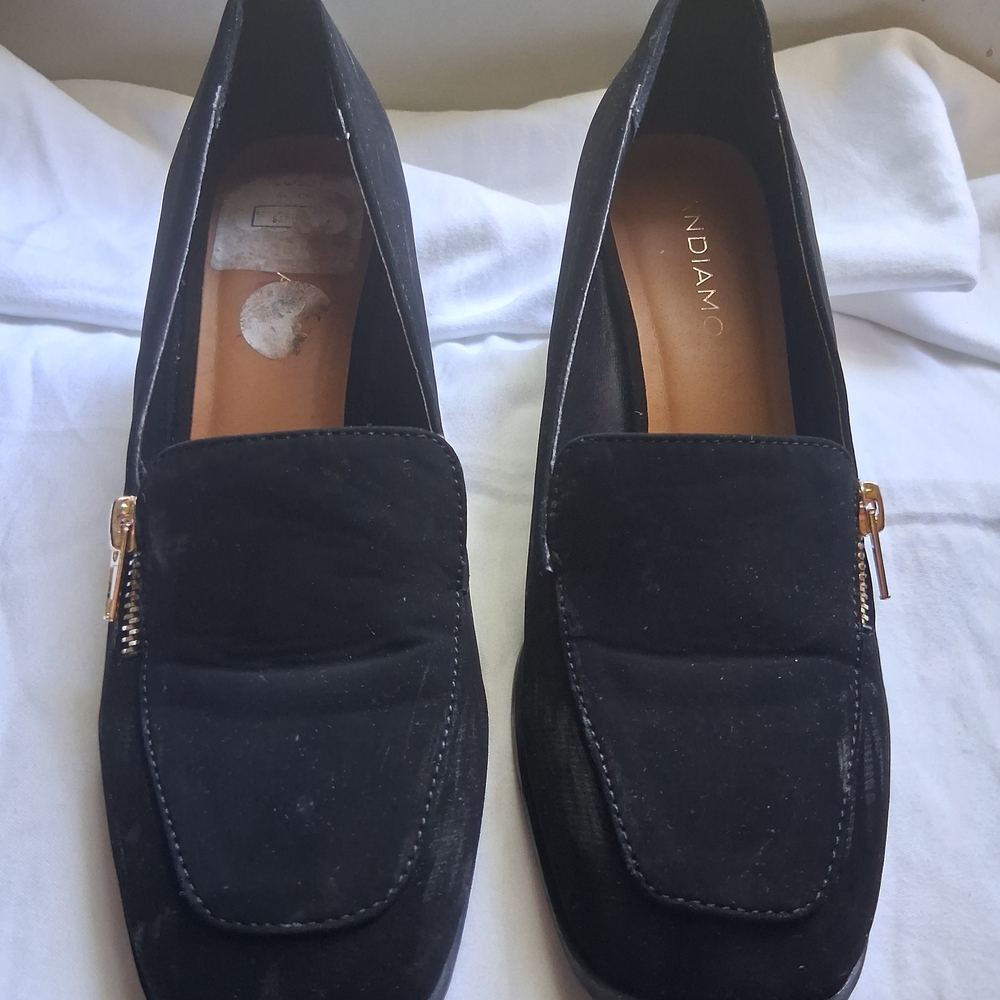 Damo Elegant Black Loafers with Gold Accent